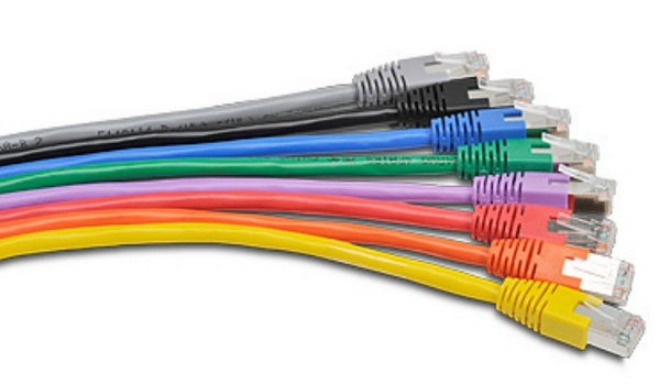 Kablar och adaptrar för nätverket